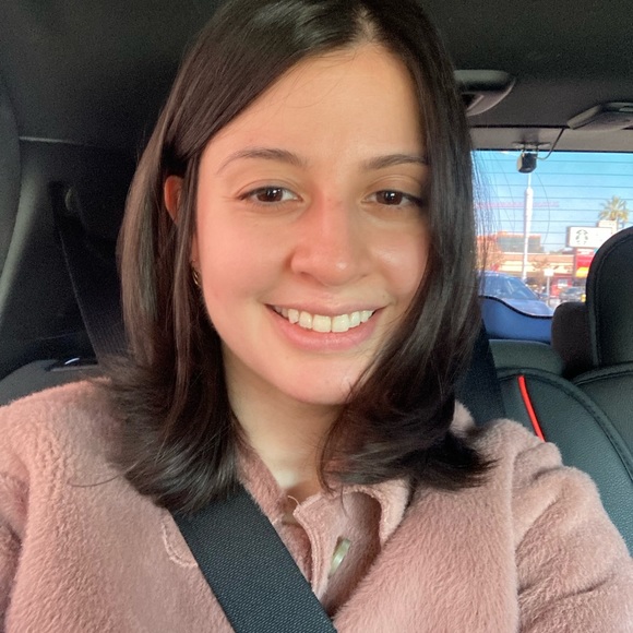 Meet your Posher, Laura - Picture 2 of 2